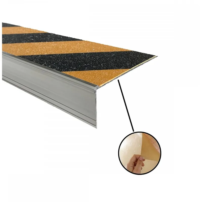 Nez de marche photoluminescent extra large 3 m x 100 mm – jaune et noir Dernier Modèle